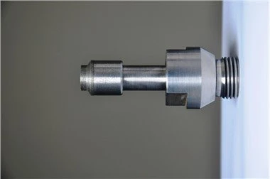Integrovaný vŕtací bit pre automobilové sklo